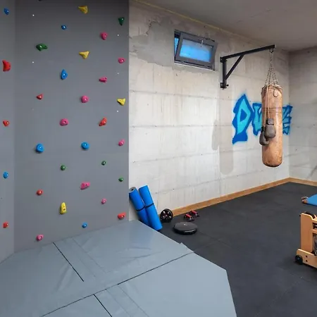 View A Luxury In Makarska, Heated Private Pool, Jacuzzi, Gym マカルスカ