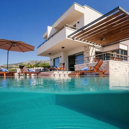 ヴィラ View A Luxury In Makarska, Heated Private Pool, Jacuzzi, Gym マカルスカ