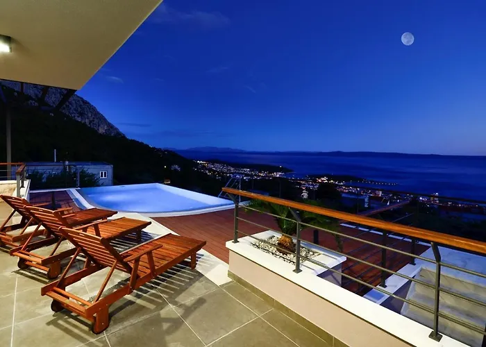 View A Luxury In Makarska, Heated Private Pool, Jacuzzi, Gym וילה מאקרסקה