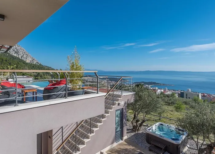 וילה View A Luxury In Makarska, Heated Private Pool, Jacuzzi, Gym מאקרסקה